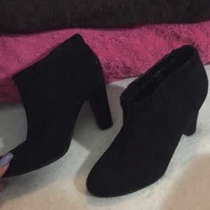 Heeled black booties